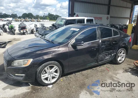 2015 Volvo S60 Platinum z USA, uszkodzony, nr VIN YV140MFMXF2341108